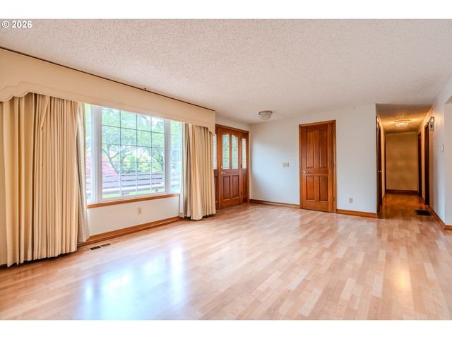 193 Se PALOMA Ave, Gresham, OR 97080