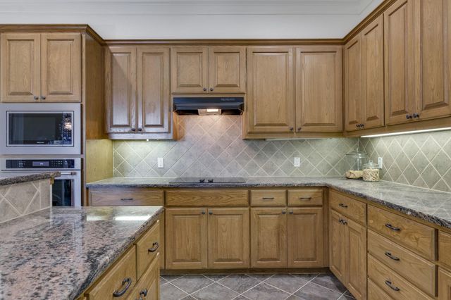 132 Lakeway DR, Lakeway, TX 78734