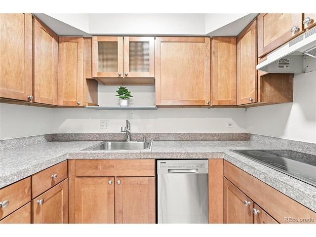 1056 N Marion St 203, Denver, CO 80218