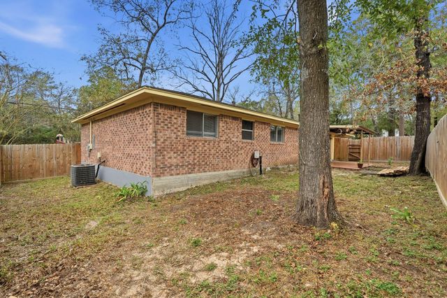 20 Moon Valley Court, Conroe, TX 77304