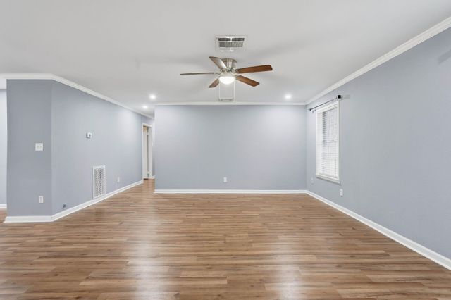 20 Moon Valley Court, Conroe, TX 77304