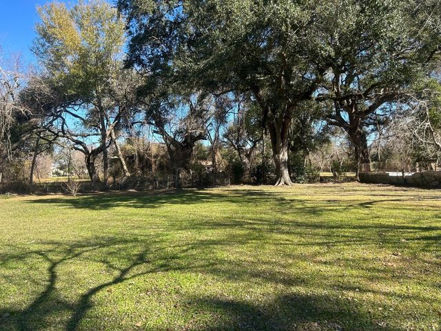 401 Billington Street, Clute, TX 77531