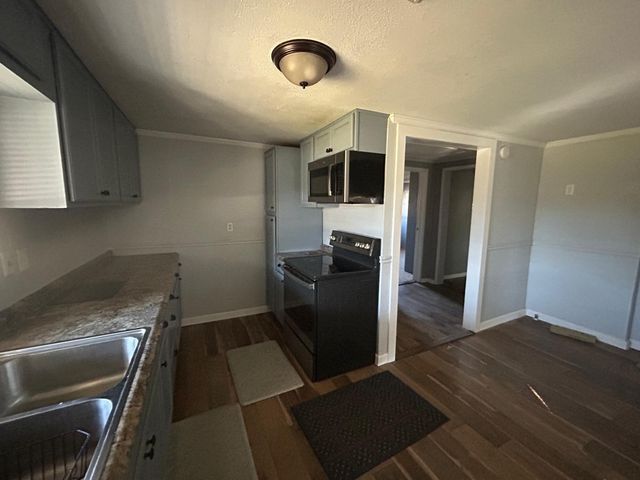 401 Billington Street, Clute, TX 77531