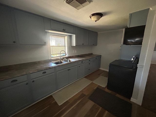 401 Billington Street, Clute, TX 77531