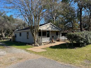 401 Billington Street, Clute, TX 77531