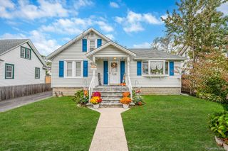 14 West Drive, Bay Shore, NY 11706