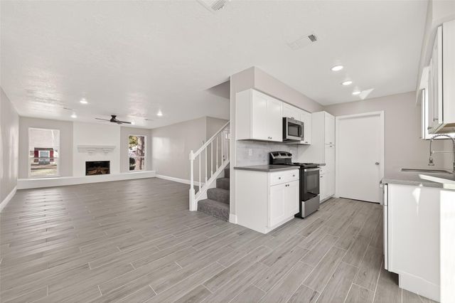 1223 Gentle Bend Drive, Missouri City, TX 77489