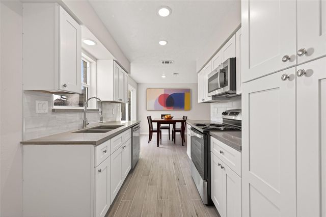 1223 Gentle Bend Drive, Missouri City, TX 77489