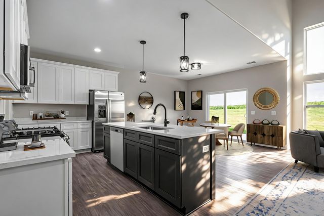 6942 Faiths Way, Bettendorf, IA 52722
