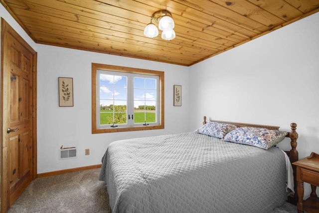 1206 Lakeview ROAD, West Bend, WI 53090