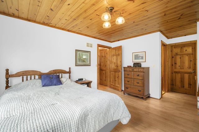 1206 Lakeview ROAD, West Bend, WI 53090