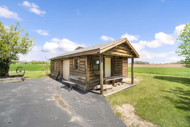 1206 Lakeview ROAD, West Bend, WI 53090