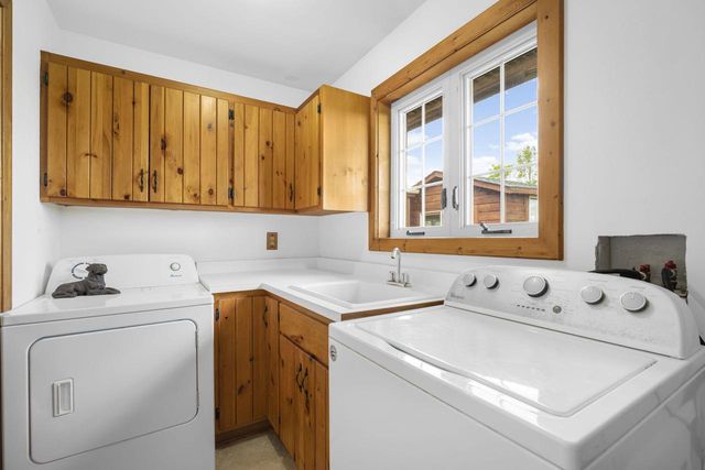 1206 Lakeview ROAD, West Bend, WI 53090
