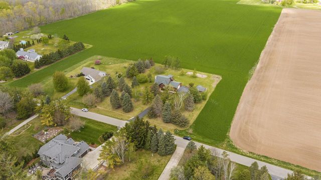 1206 Lakeview ROAD, West Bend, WI 53090