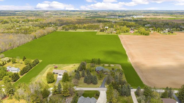 1206 Lakeview ROAD, West Bend, WI 53090