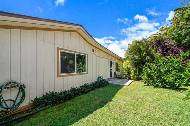 92 Makalani Pl, Makawao, HI 96768
