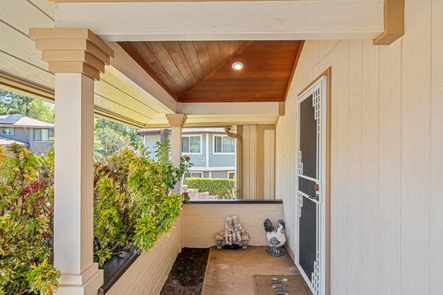 92 Makalani Pl, Makawao, HI 96768