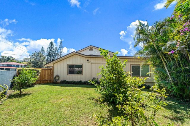 92 Makalani Pl, Makawao, HI 96768