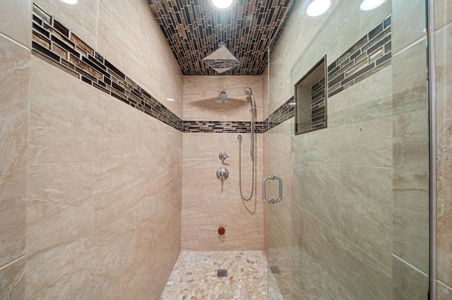 92 Makalani Pl, Makawao, HI 96768