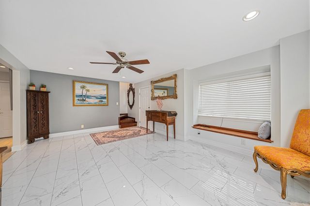 92 Makalani Pl, Makawao, HI 96768