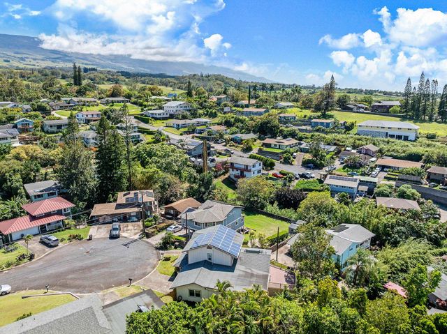 92 Makalani Pl, Makawao, HI 96768