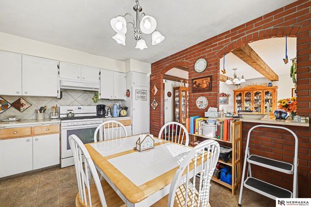 13935 Pierce Street, Omaha, NE 68144