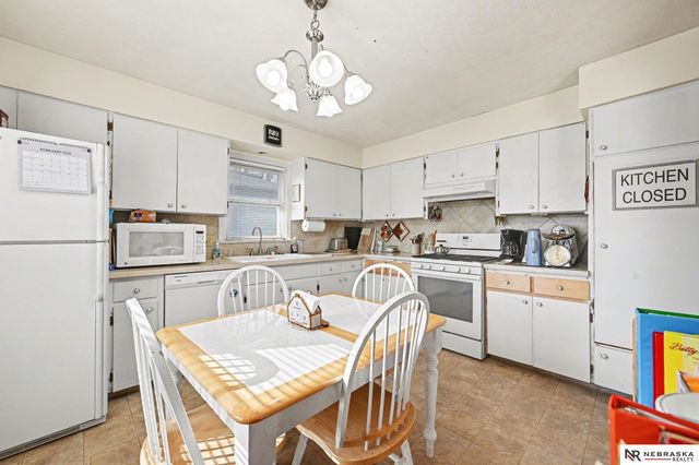 13935 Pierce Street, Omaha, NE 68144