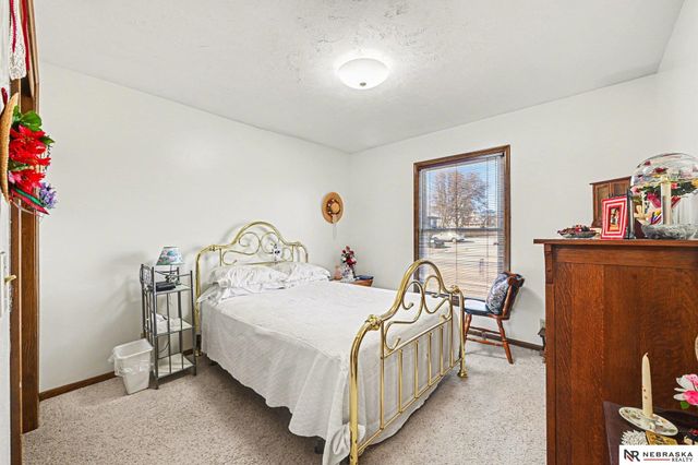 13935 Pierce Street, Omaha, NE 68144