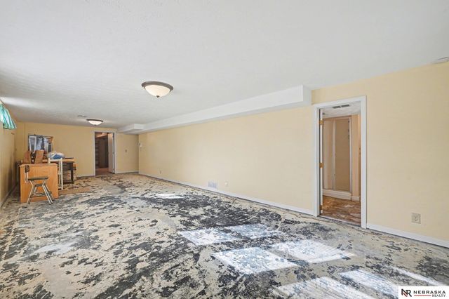 13935 Pierce Street, Omaha, NE 68144