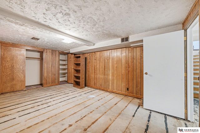 13935 Pierce Street, Omaha, NE 68144