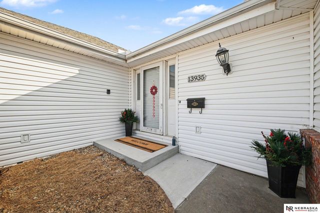 13935 Pierce Street, Omaha, NE 68144
