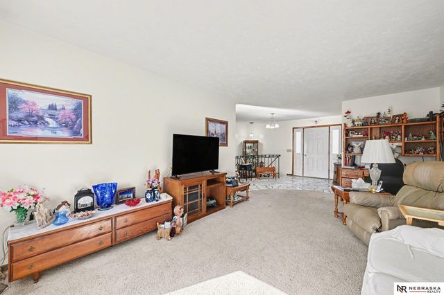 13935 Pierce Street, Omaha, NE 68144