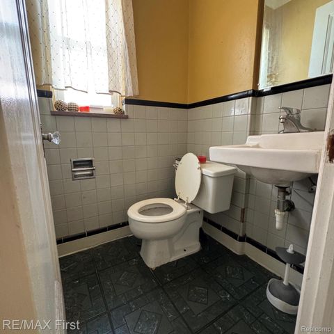 5760 Bishop Street, Detroit, MI 48224