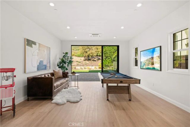 221 Clear Fls, Irvine, CA 92602