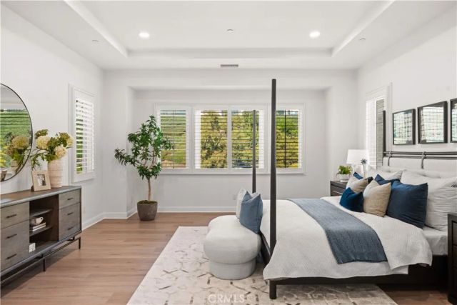 221 Clear Fls, Irvine, CA 92602