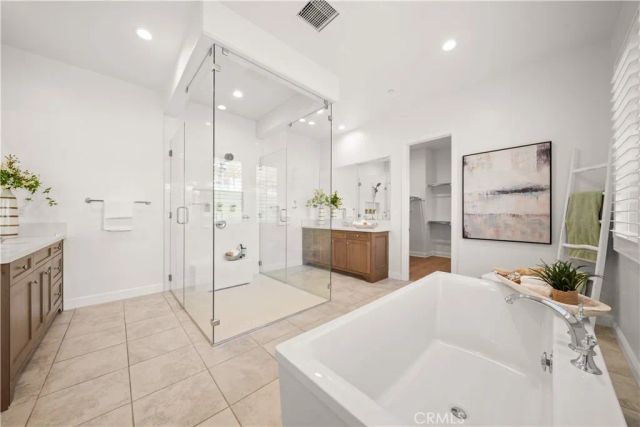 221 Clear Fls, Irvine, CA 92602