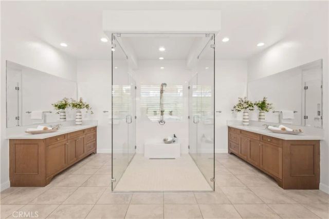 221 Clear Fls, Irvine, CA 92602