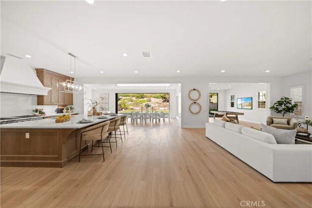 221 Clear Fls, Irvine, CA 92602