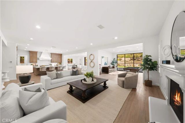 221 Clear Fls, Irvine, CA 92602