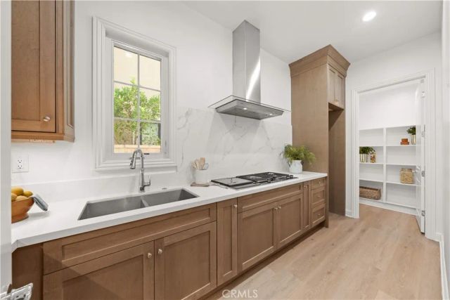 221 Clear Fls, Irvine, CA 92602