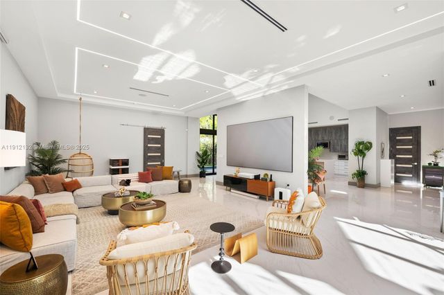 4185 Ventura Ave, Coconut Grove, FL 33133