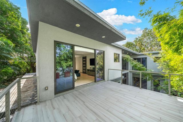 4185 Ventura Ave, Coconut Grove, FL 33133