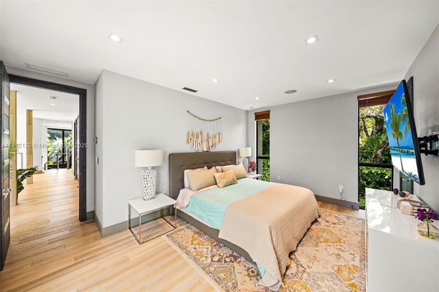 4185 Ventura Ave, Coconut Grove, FL 33133