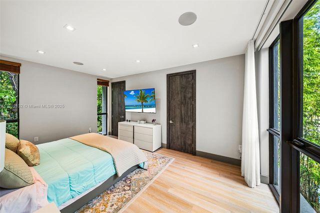 4185 Ventura Ave, Coconut Grove, FL 33133