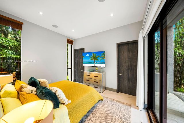 4185 Ventura Ave, Coconut Grove, FL 33133