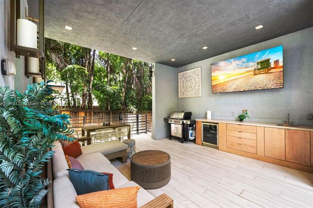 4185 Ventura Ave, Coconut Grove, FL 33133