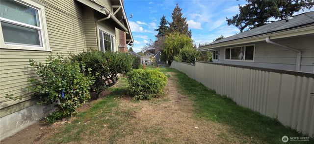 1512 Rainier Avenue, Everett, WA 98201