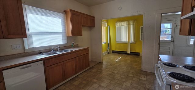 1512 Rainier Avenue, Everett, WA 98201