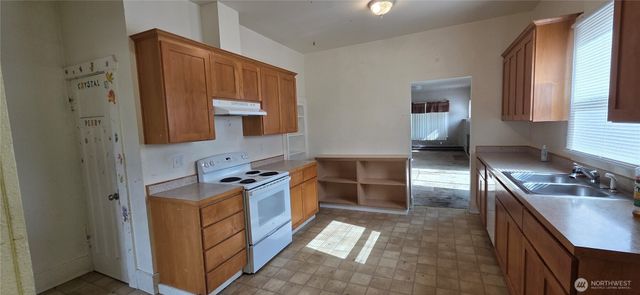 1512 Rainier Avenue, Everett, WA 98201