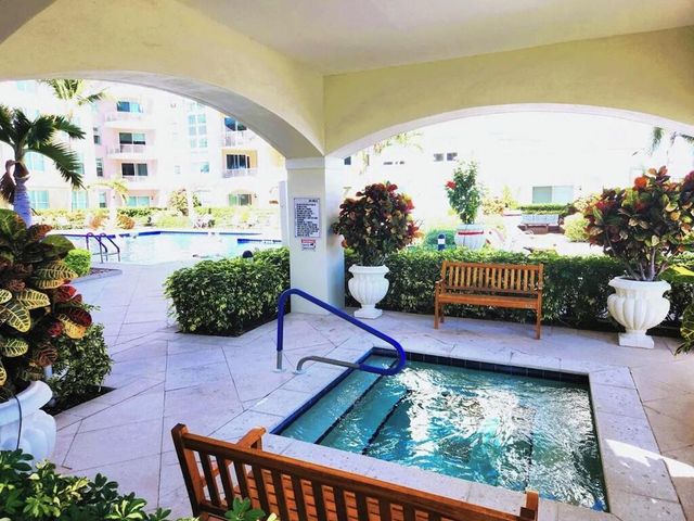 806 E Windward Way 617, Lantana, FL 33462